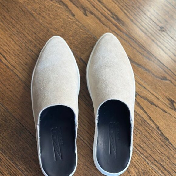 ZCD Montreal Suede Clog - Picture 2 of 9